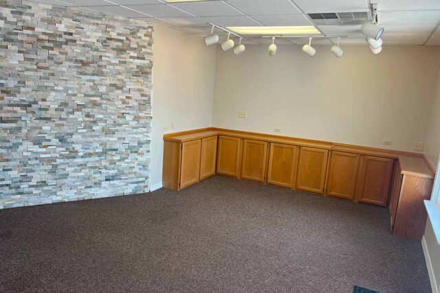 Eastgate 4052B Front Entrance Area